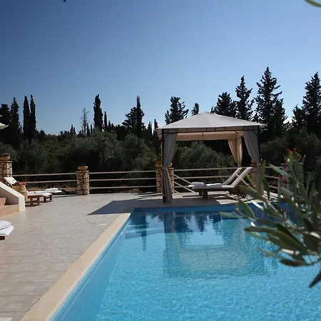 Katia * Tsoukaládhes