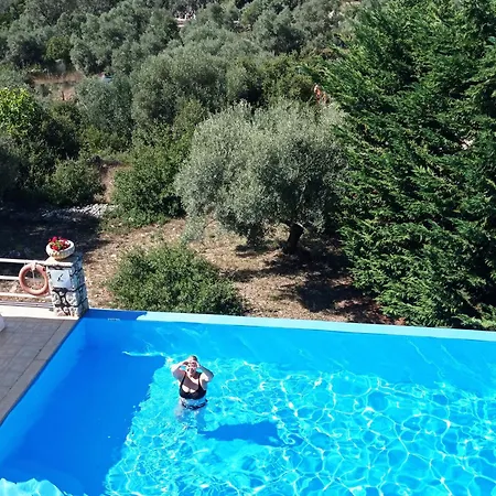 Katia * Tsoukaládhes