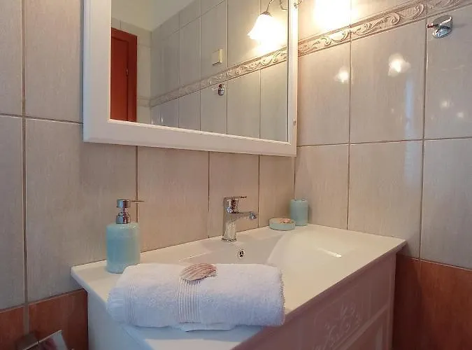 Willa Katia Tsoukaládhes