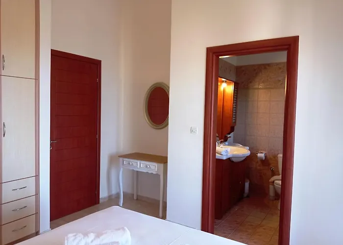 Willa Katia Tsoukaládhes